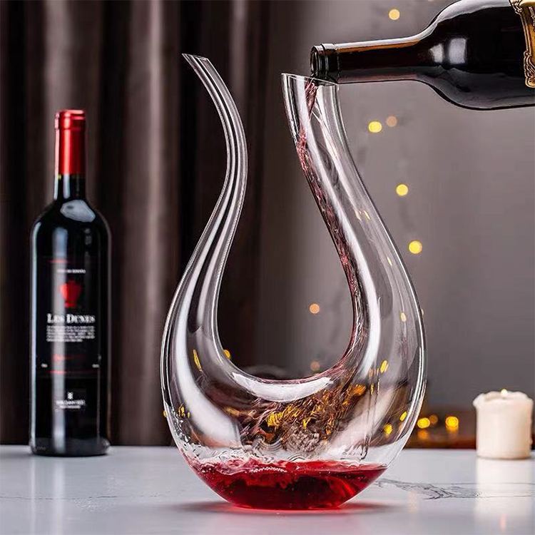 Glass small luxury wine decanter wholesale set U-shaped decanter for wine drinkers