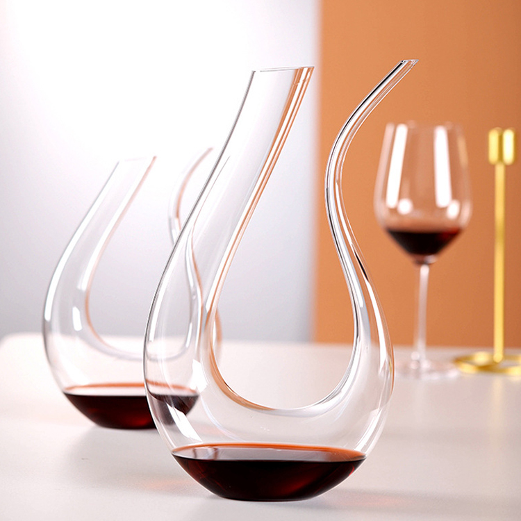 Glass small luxury wine decanter wholesale set U-shaped decanter for wine drinkers